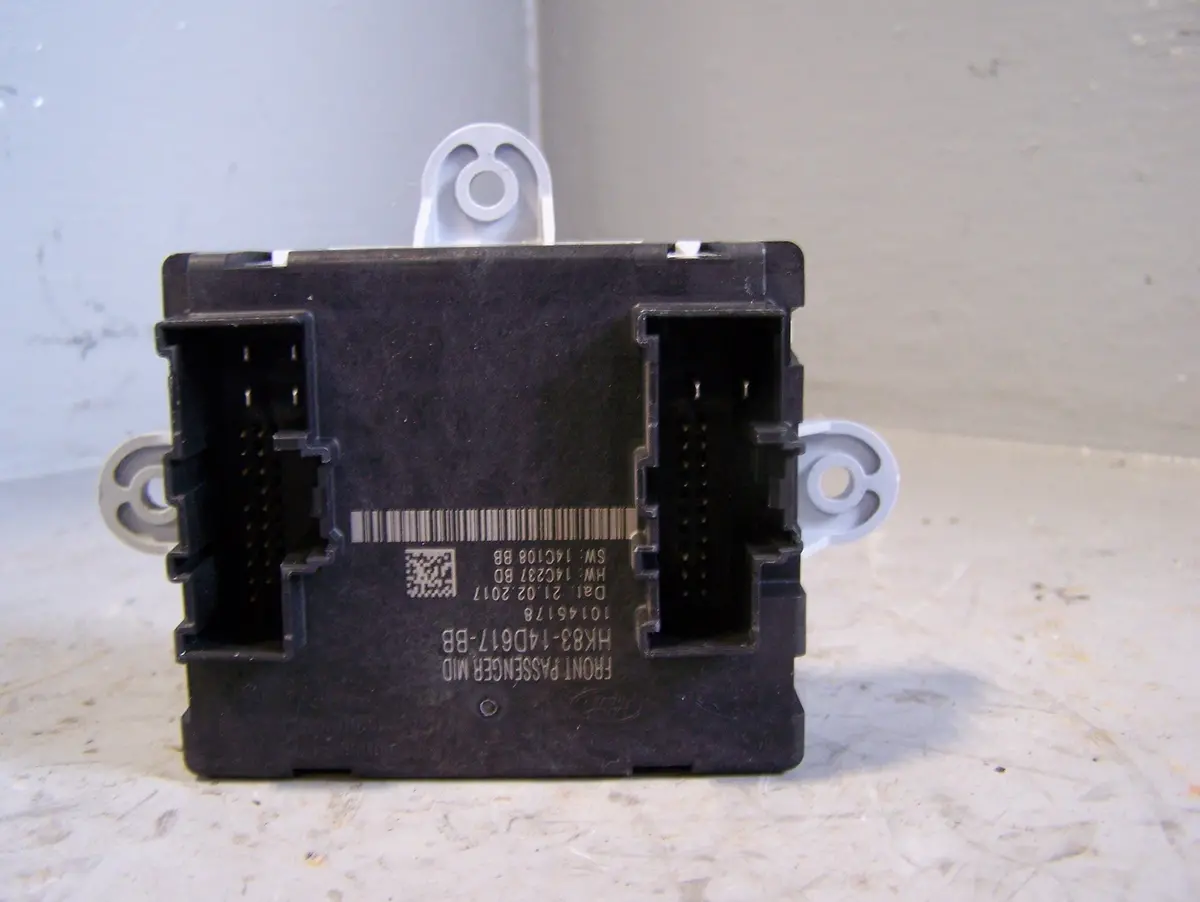 Discovery Sport Door Module Ecu Near Side Front Hk83-14D617-Bb L550 2014 To 2019 1