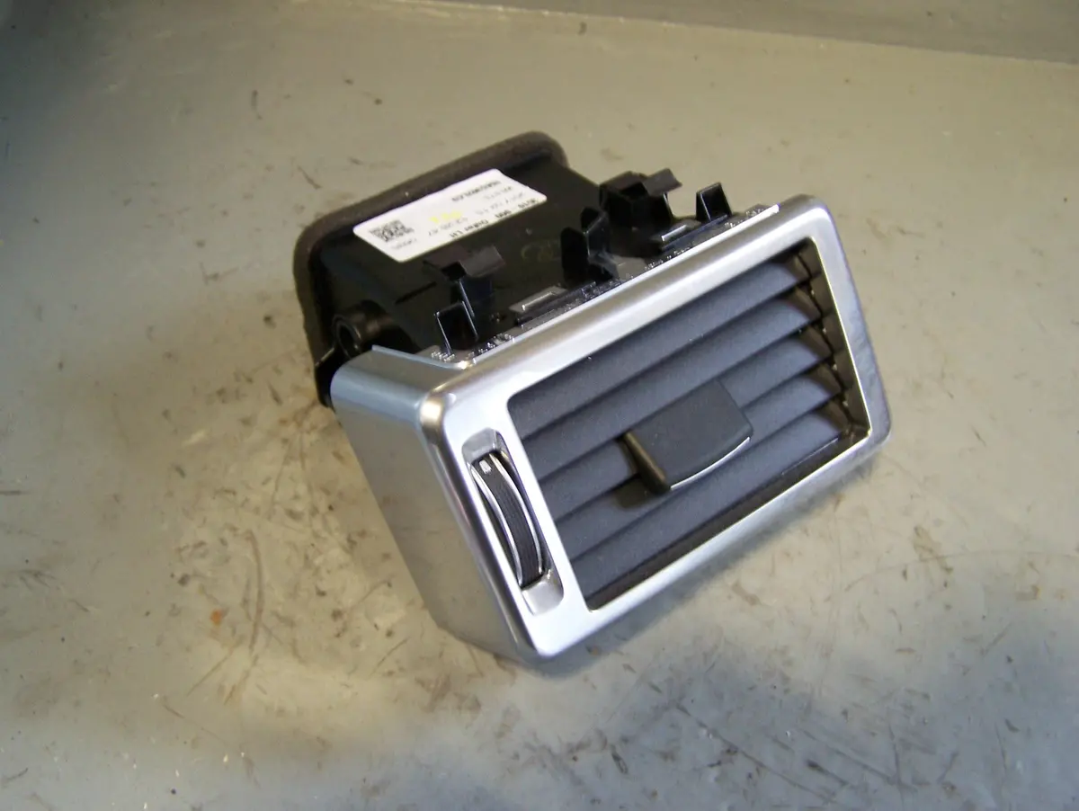 Discovery Sport Air Vent Dashboard Near Side Left L550 Land Rover 2014 To 2019 1