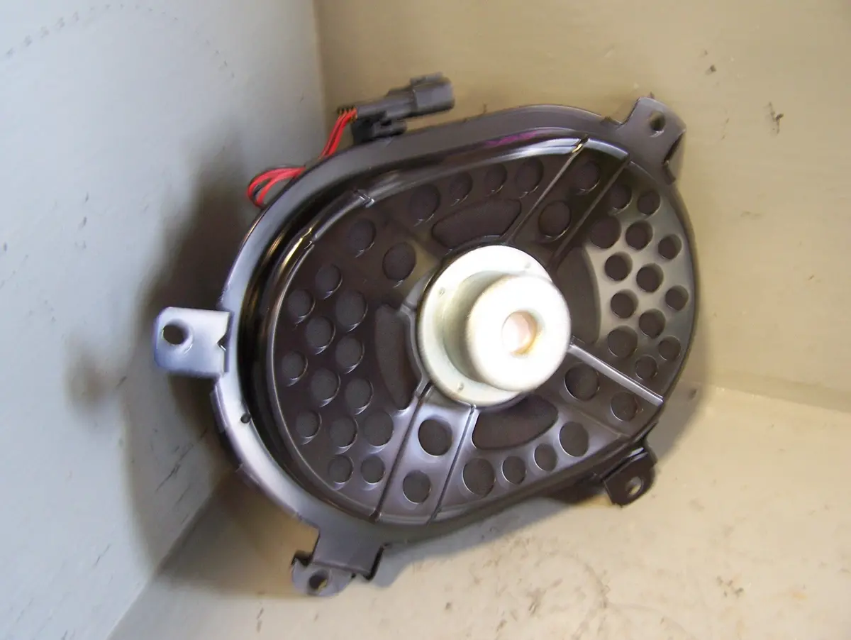 Discovery Sport Subwoofer Speaker Fk72-18808-Ac L550 Land Rover 2014 To 2019 1