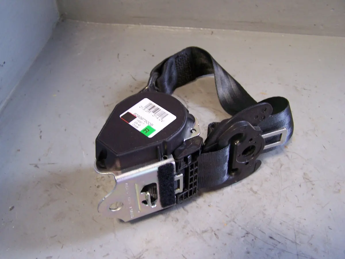 Discovery Sport Seat Belt Off Side Rear Middle Row L550 Land Rover 2014 To 2019 1