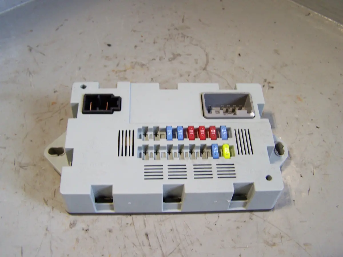 Discovery Sport Fuse Box Rear Cpla-14Q073-Aa L550 Land Rover 2014 To 2019 1