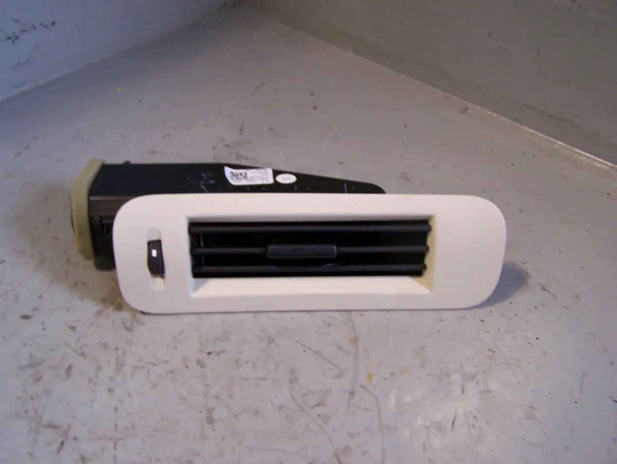 Discovery Sport Air Vent Off Side Right C Pillar L550 Land Rover 2014 To 2019 1