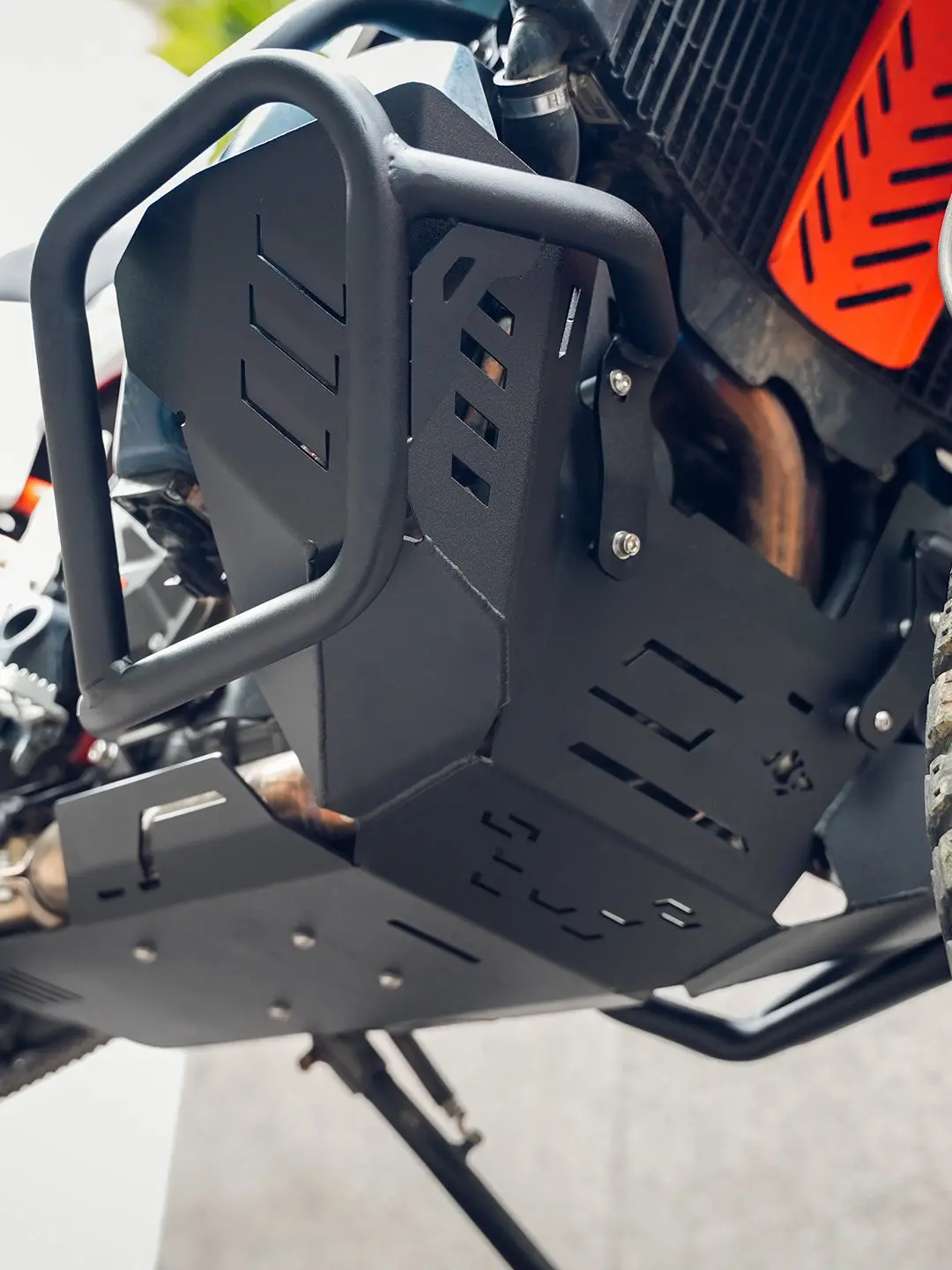Legundary Ktm Adv 890 Vambrace Bash Plate Black 1