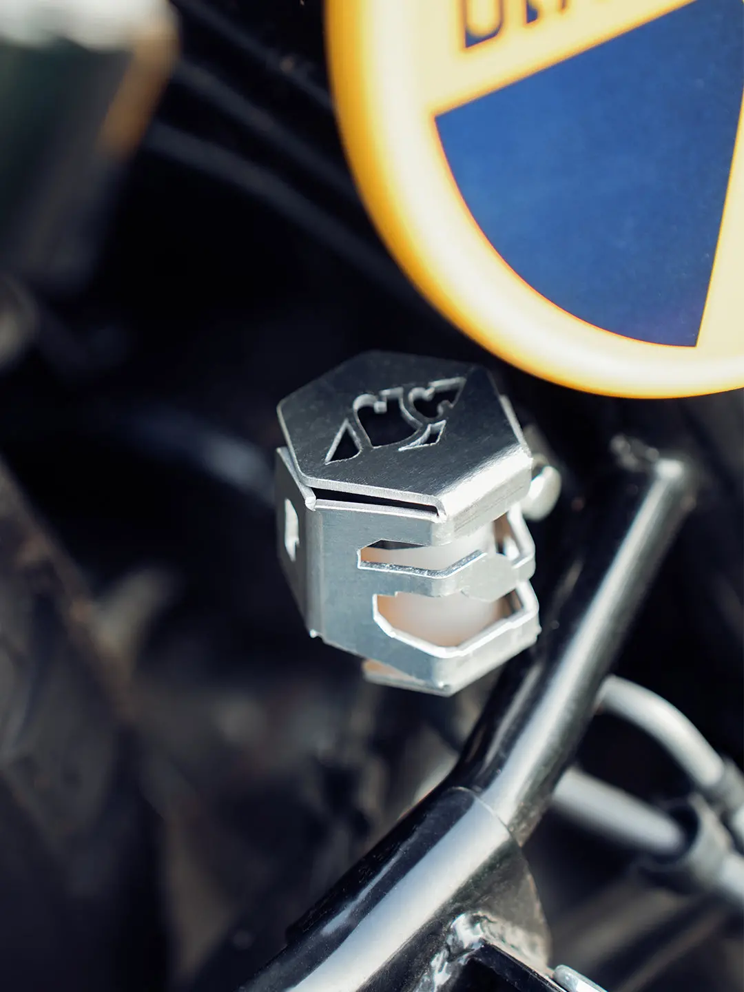 Legundary Re Bear 650 Casque Rear Oil Cap 1