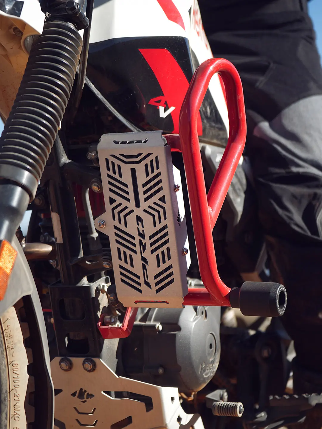 Legundary Xpulse 200 4V Pro Vector Radiator Grill 1