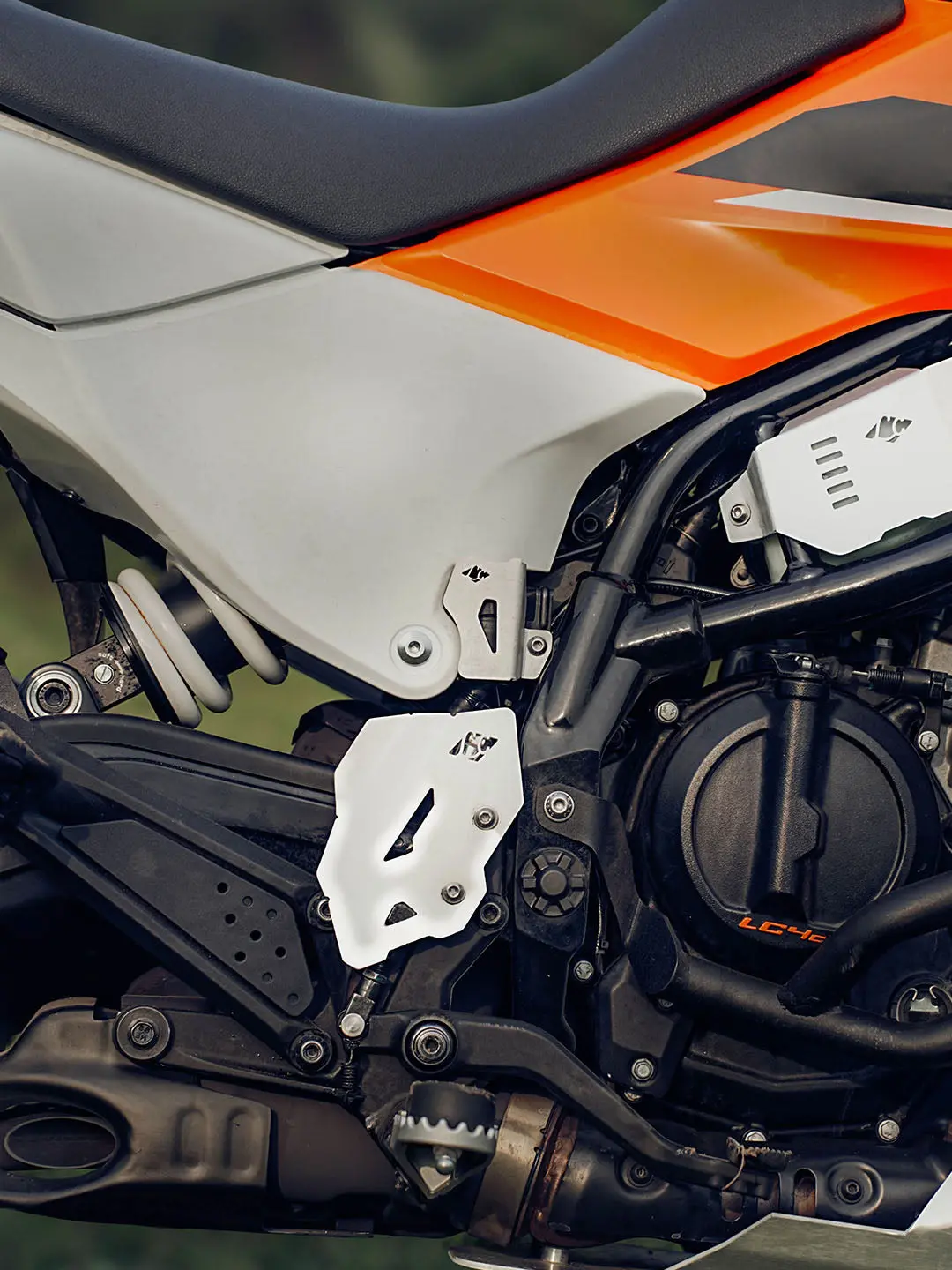 Legundary Ktm Adv 390 2025 Model Casque Rear Oil Cap Silver 1