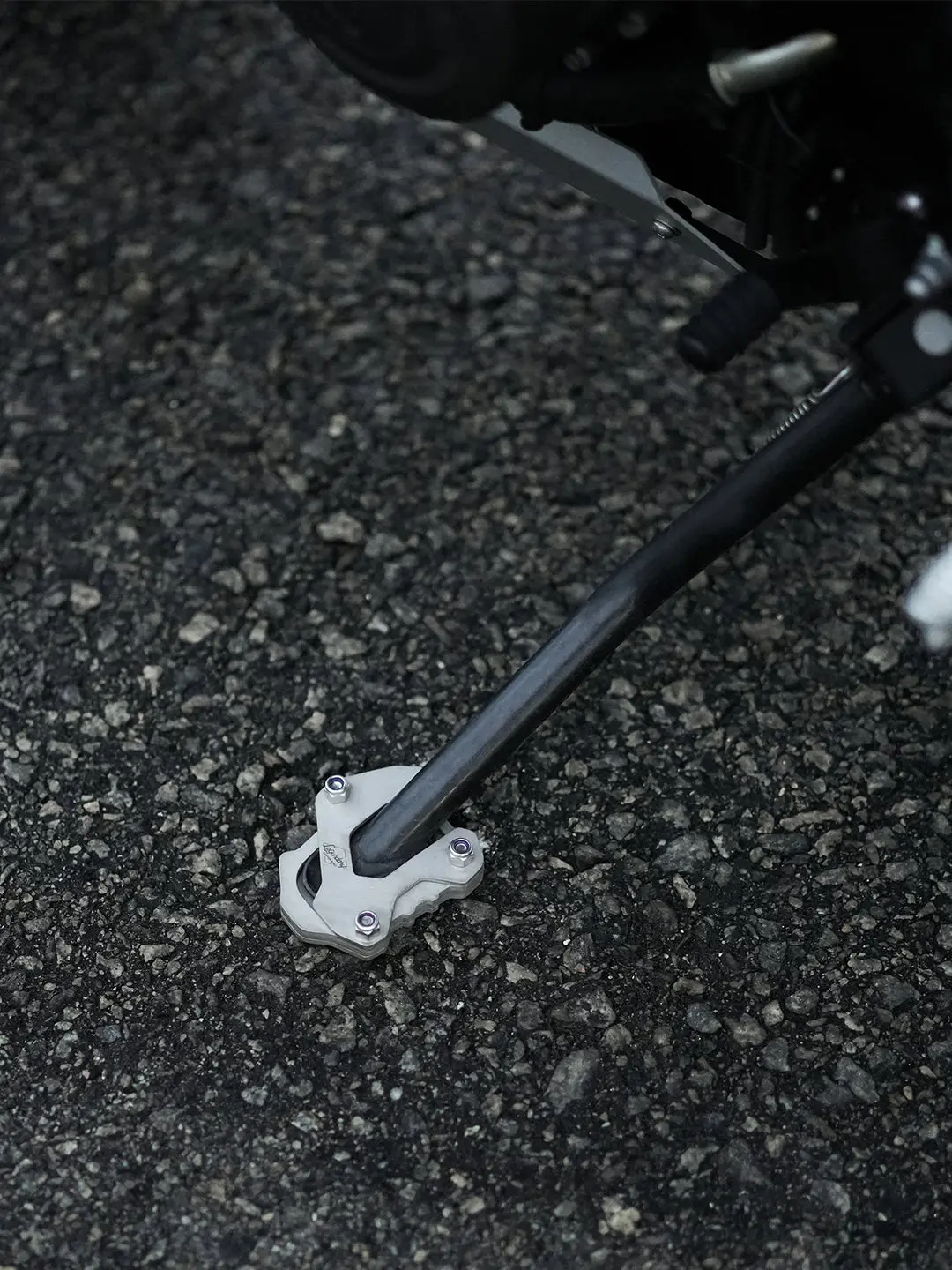 Legundary Triumph Tiger 660 Brogue Side Stand Base 1