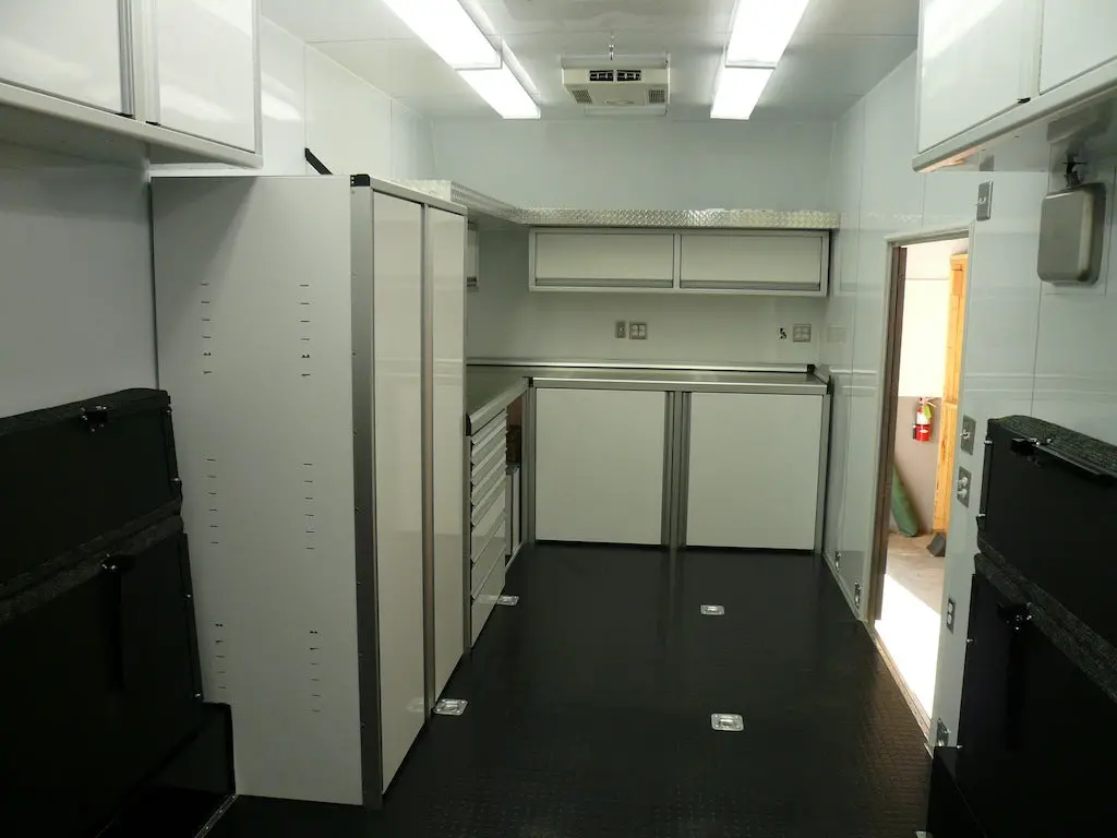 28' Race Trailer 04 1