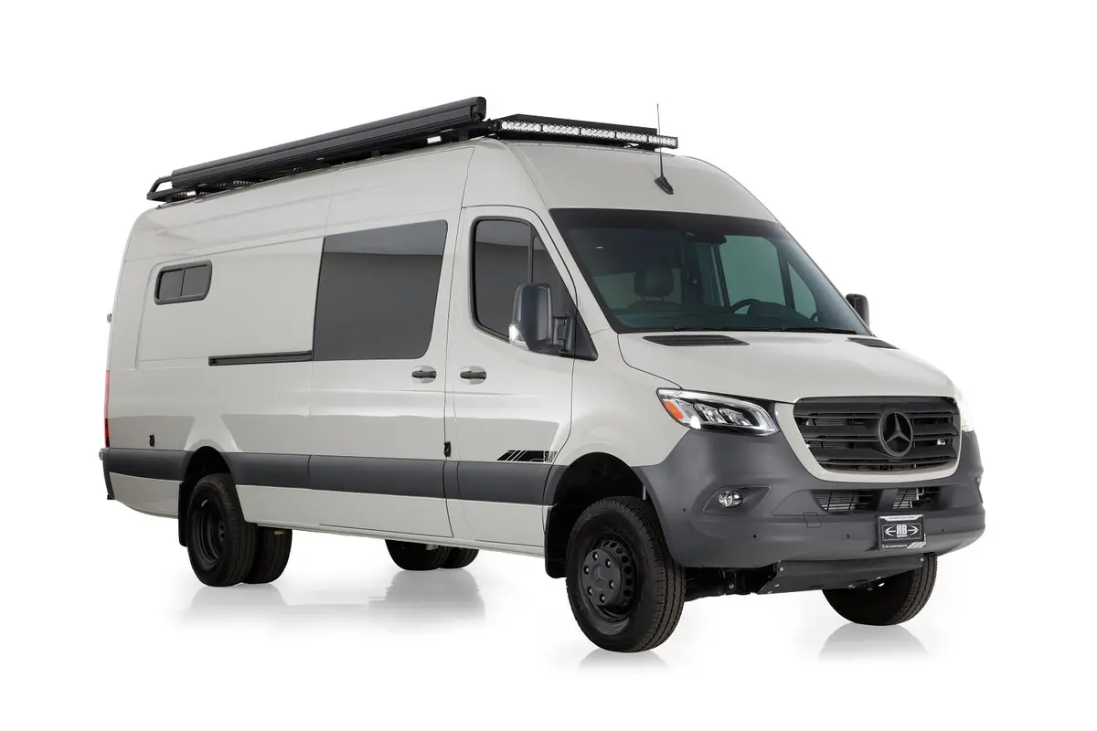 Rb Touring Van Mf - 170 Ext 3500 4X4 1