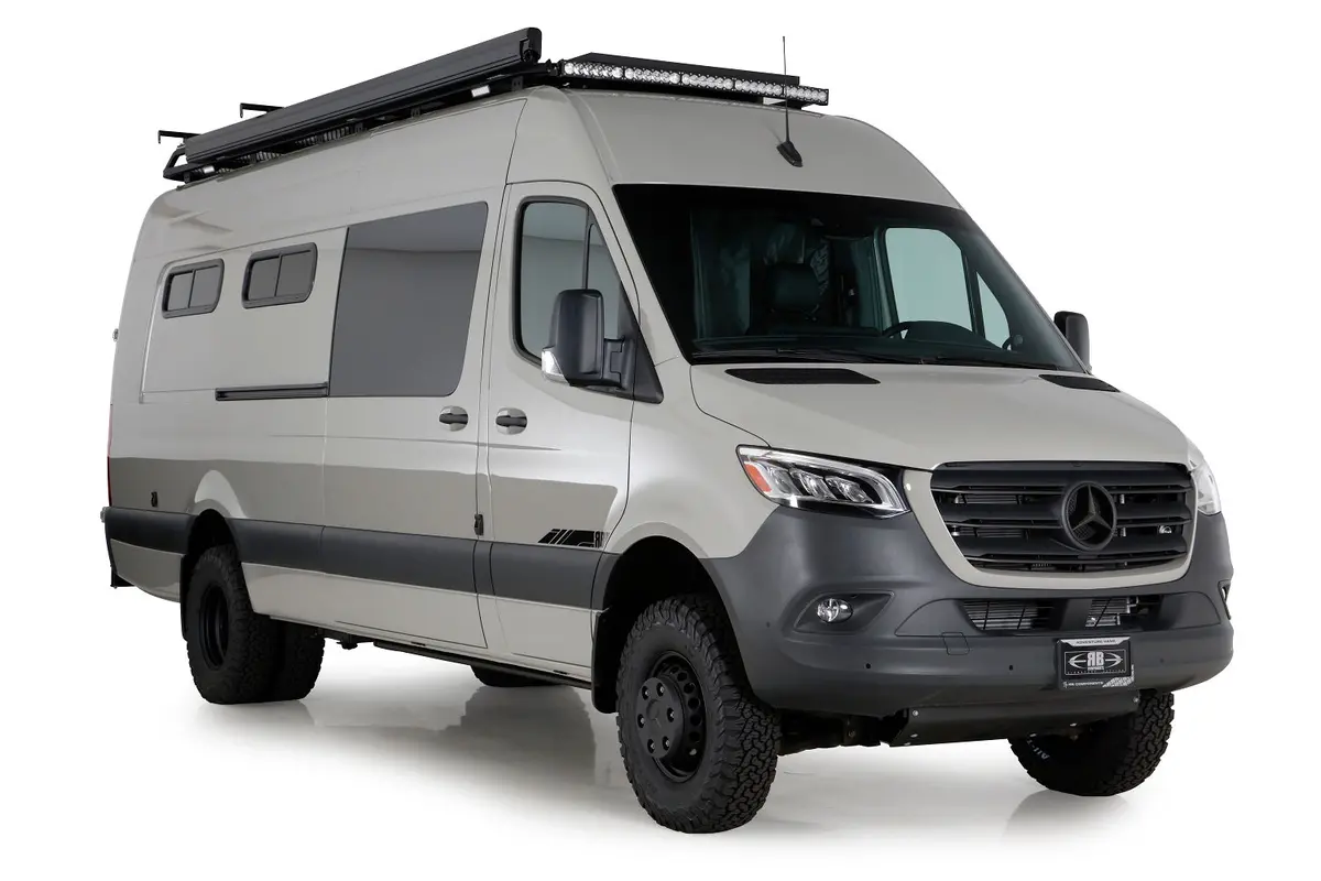 Rb Touring Van Gm - 170 Ext 3500 4X4 1