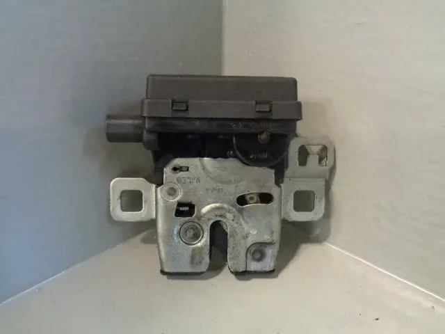Range Rover Sport L320 Upper Tailgate Glass Lock Actuator Solenoid Fqr500040 1