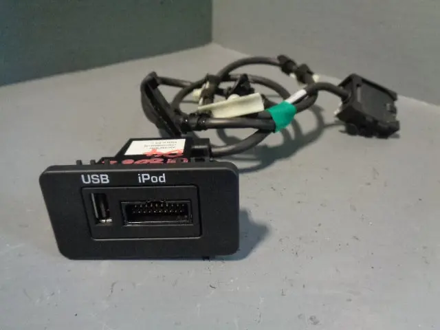 Audio Usb Ipod Port Centre Console Ah22 19C166 Aa Discovery 4 Range Rover Sport Xxx 1