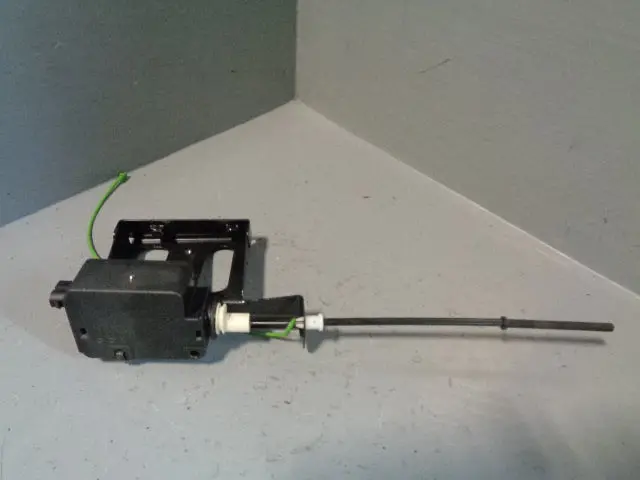 Range Rover L322 Fuel Flap Release Actuator 67.11-8 352 168 2002 To 2013 1