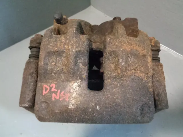 Discovery 2 Brake Caliper And Carrier Near Side Front Land Rover 1998 To 2004 1