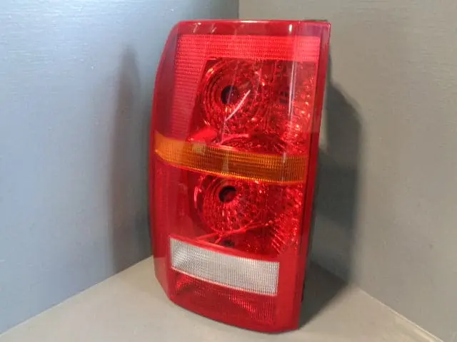 Discovery 3 Tail Light Cluster Near Side Rear Xfb000573 2004 To 2009 1