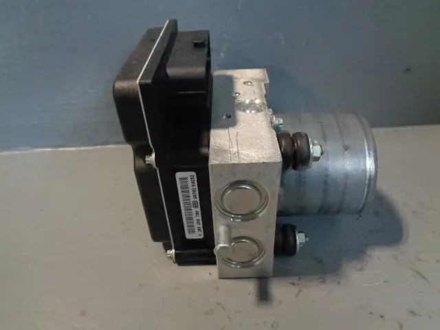 Discovery 4 Abs Module Pump And Ecu Ah42-2C405-Ae Land Rover 2009 To 2014 1