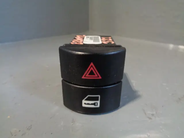 Range Rover L322 Hazard And Central Locking Switch  Yug500420puy 2006 To 2009 1