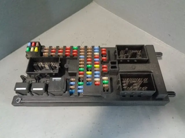 Land Rover Main Fuse Box Tdv6 Yqe500420 Discovery 3 / Range Rover Sport L320 1