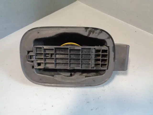 Discovery 4 Fuel Flap Mechanism With Cap Land Rover 2009 To 2016 1