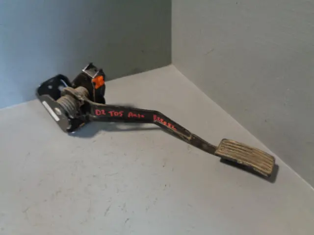 Discovery 2 Throttle Pedal Automatic Slc000020pma Land Rover 1998 To 2004 1