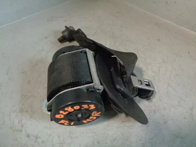 Freelander 1 Seat Belt In Black Near Side Rear 5 Door Land Rover 1998 To 2006 1