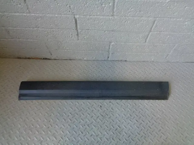 Discovery 3 Lower Door Moulding Trim Off Side Front Land Rover 2004 To 2009 1