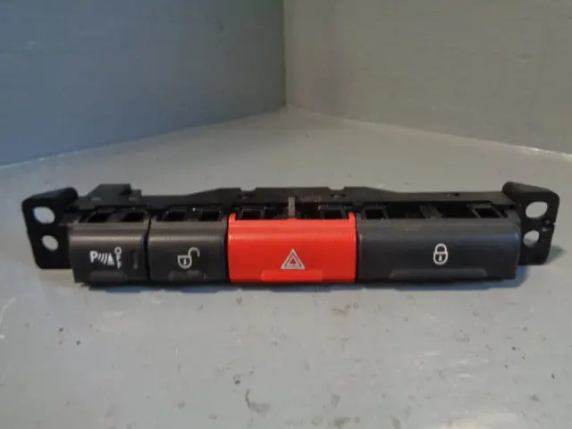 Freelander 2 Dashboard Switch Pack Hazard Central Locking 6H52-13D734-Bc 1