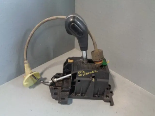Discovery 3 Automatic Gear Selector Gearstick With Knob Ucb500072 Land Rover 1