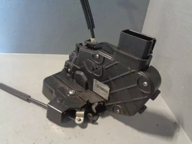 Discovery 3 Door Lock Actuator Solenoid Motor Off Side Front Land Rover L319 1