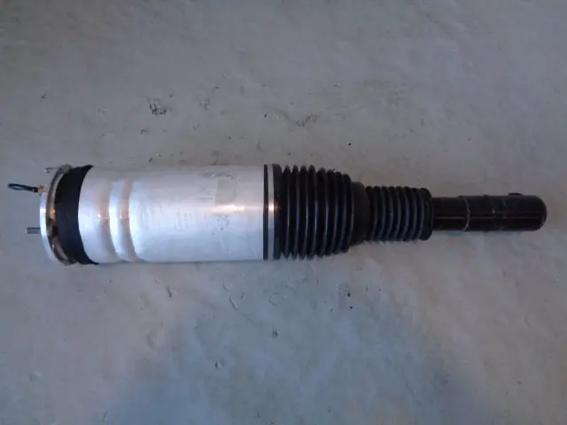 Range Rover L405 Strut Air Suspension Shock Absorber Near Side Front 22300389 1