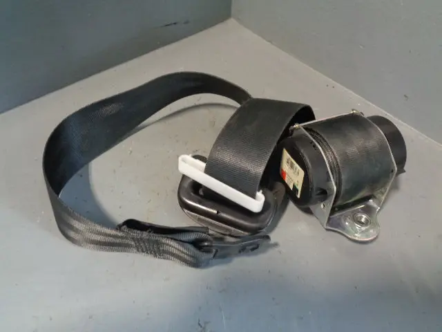 Discovery 3 Seat Belt Near Side Rear Black Land Rover 2004 To 2009 Type 1 1