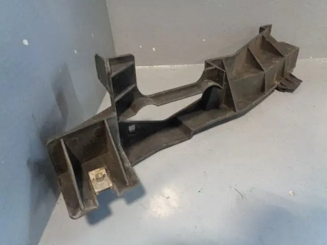 Range Rover L322 Headlight Bracket Off Side Pre Facelift 2002 To 2005 7009236 Rh 1
