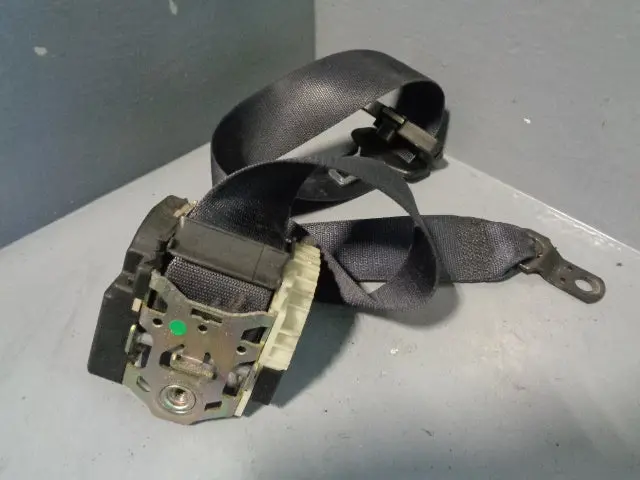 Range Rover L322 Seat Belt Off Side Front In Blue Td6 Or V8 2002 To 2009 1