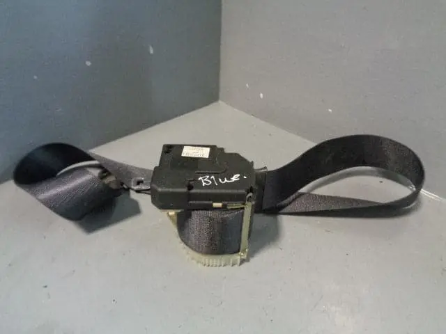 Range Rover L322 Seat Belt Near Side Front In Blue Td6 Or V8 2002 To 2009 1