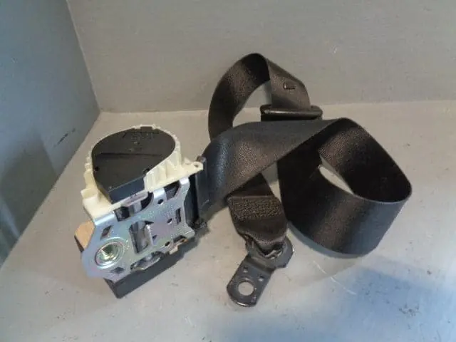 Range Rover L322 Seat Belt Near Side Front In Black 2002 To 2009 1