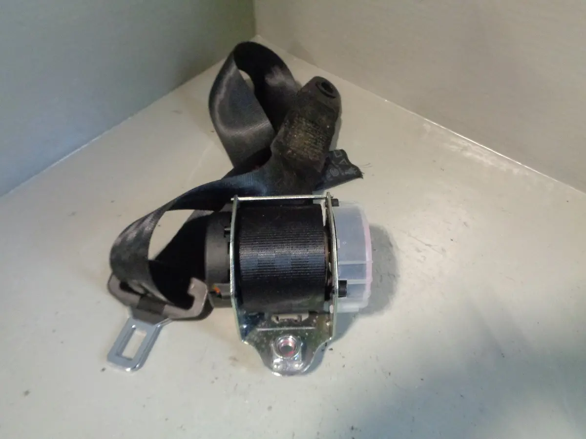 Range Rover Sport Seat Belt Centre Rear Black L320 2005 To 2009 Type 1 1