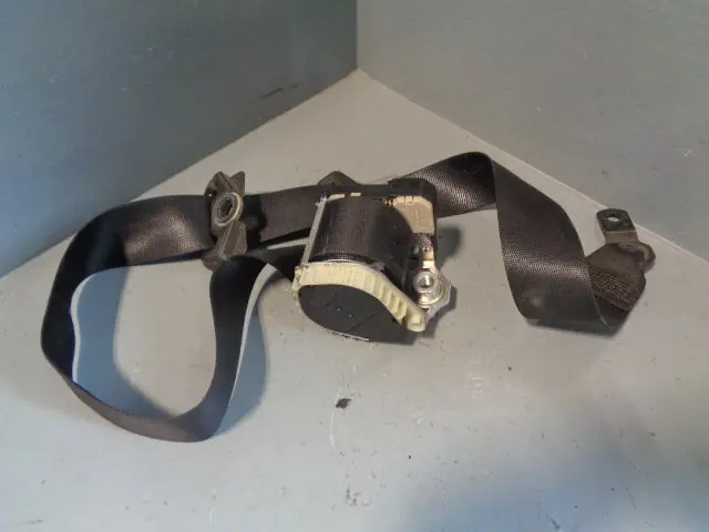 Range Rover L322 Seat Belt Off Side Front In Black 2002 To 2009 1