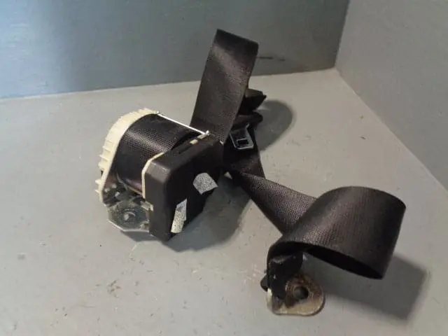 Range Rover L322 Seat Belt Near Side Rear In Black 2002 To 2009 1