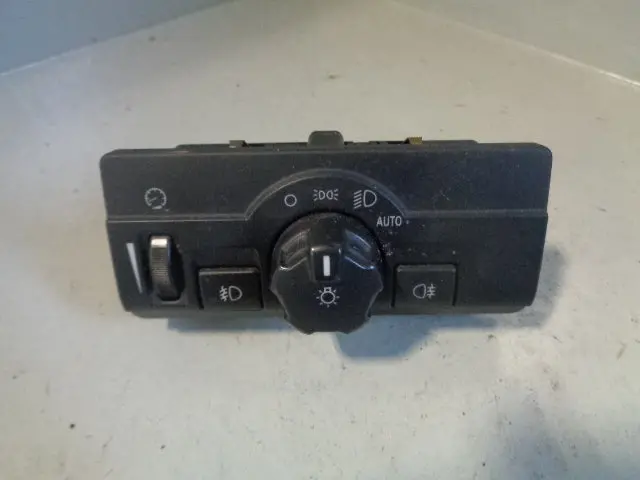 Freelander 2 Headlight Switch 6G9n-13A024-Md Land Rover 2006 To 2011 1