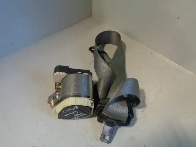 Range Rover L322 Seat Belt Near Side Front In Green 2002 To 2009 1