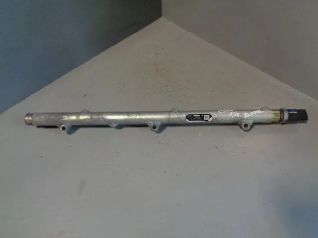Range Rover Fuel Rail And Sensor Bosch L322 3.0 Td6 Diesel 2002 To 2006 1