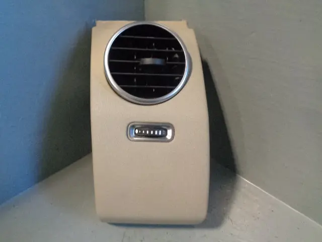 Discovery 4 Heater Air Vent Near Side Outer With Trim Beige Land Rover 2009 To 2014 1