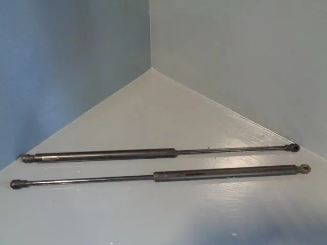 Freelander 2 Tailgate Struts Pair Of Boot Gas Struts Land Rover 2006 To 2015 1