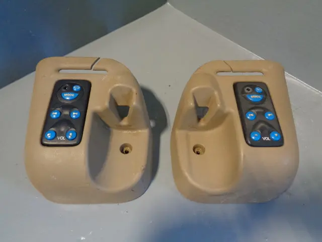 Discovery 2 Headphone Audio Controls Volume Rear Pair Land Rover 1998 To 2004 1