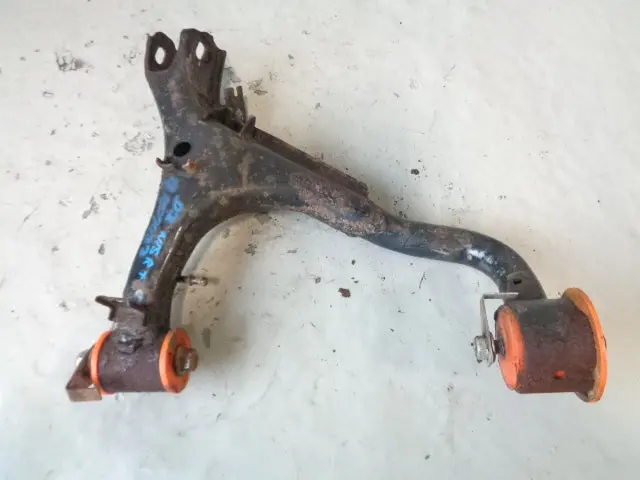 Discovery 3 Wishbone Control Arm Upper Near Side Rear Land Rover Poly Bushed 1