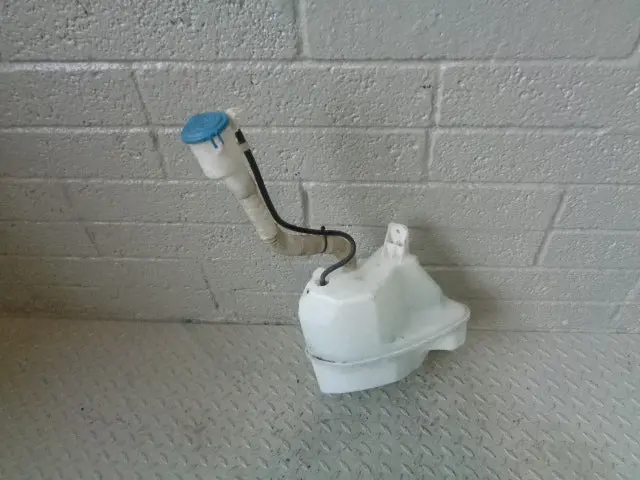 Freelander 2 Washer Bottle Windscreen And Two Pump Land Rover 2006 To 2015 1