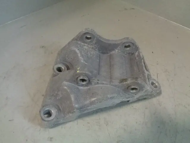 Range Rover Sport Power Steering Pump Bracket Mount Qvu500081 4.2 Aj-V8 1