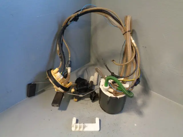 Fuel Pump And Sender In Tank 3.6 Tdv8 Range Rover L322 Sport Spares Or Repairs 1