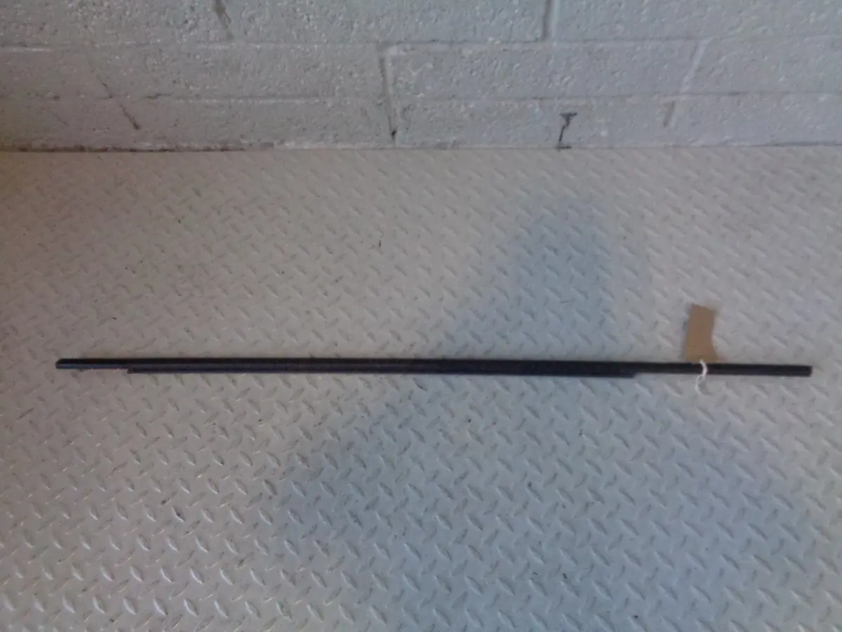 Discovery 3 Weather Strip Seal Near Side Front Window Land Rover 2004 To 2009 1