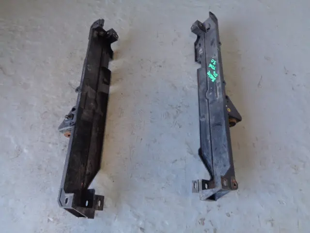 Discovery 4 Radiator Brackets Mounts Pair Ah32-3B589 Land Rover 2009 To 2016 1